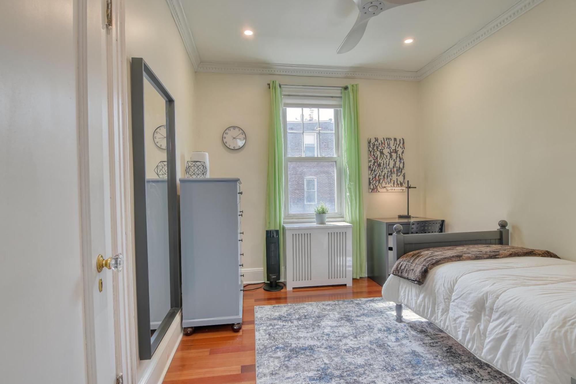 Close To Prospect Park, King Size Beds, 30 Minutes To Times Square, Free Parking Vakantiehuis